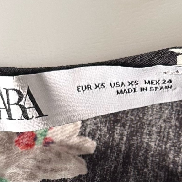 Zara Womens Top Ruffled Floral Blouse Long Sleeved Sz XSmall - Picture 5 of 5